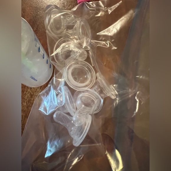 Dr Brown bottles, 6 in bundle, 2-8 oz, 4-4oz, preemie nipples - Picture 3 of 3